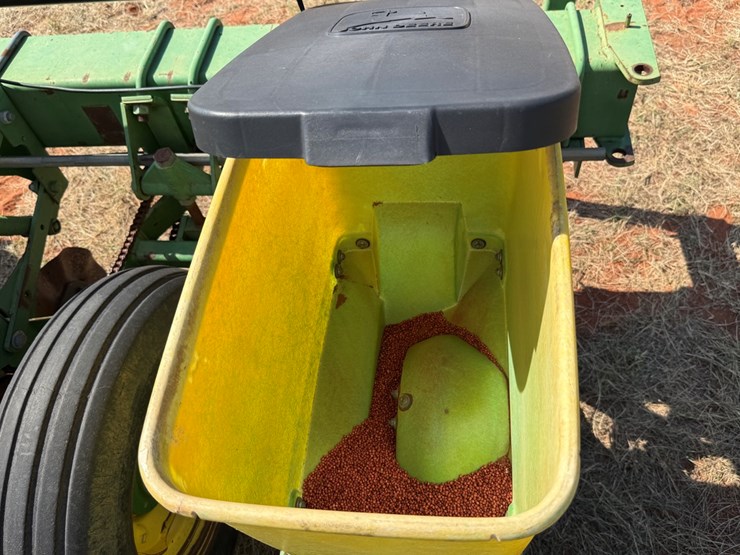 john-deere-7300-image-8