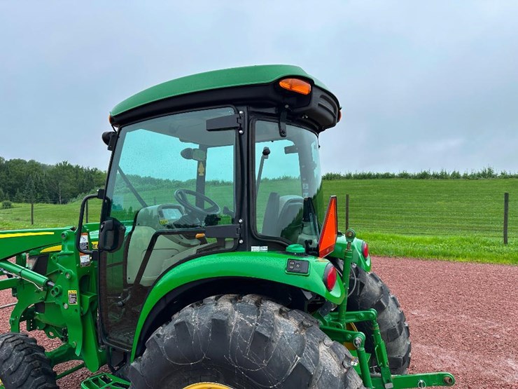 2018-john-deere-4052r-image-19