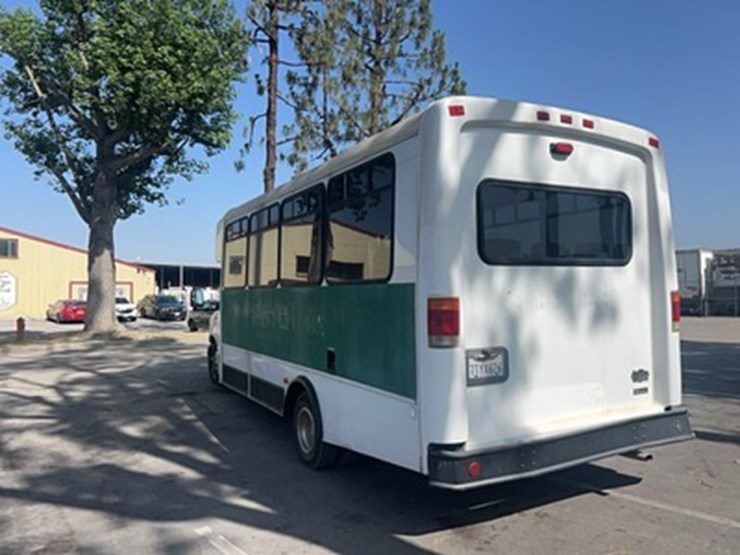 2001-ford-e450-image-3
