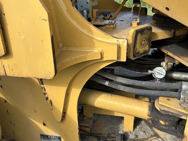 caterpillar-928g-image-27