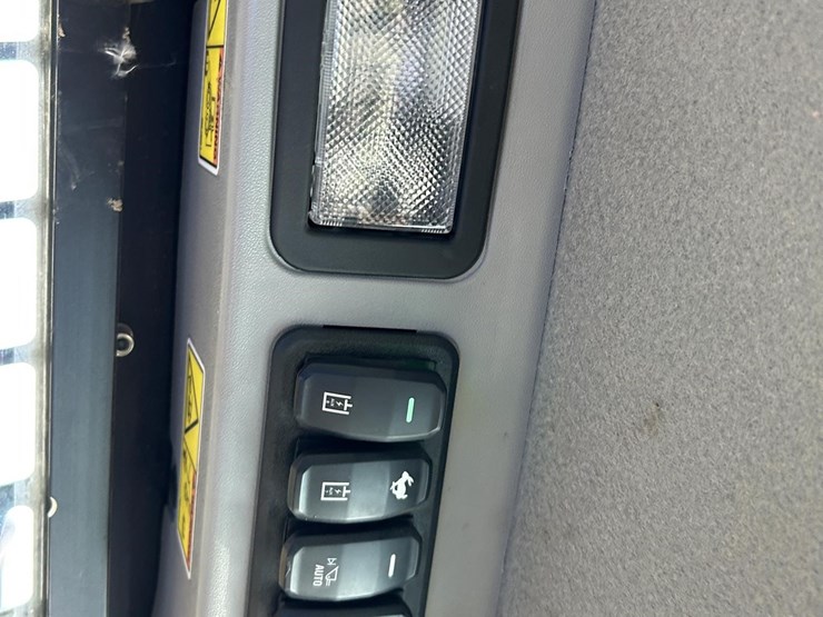 2019-caterpillar-262d3-image-33