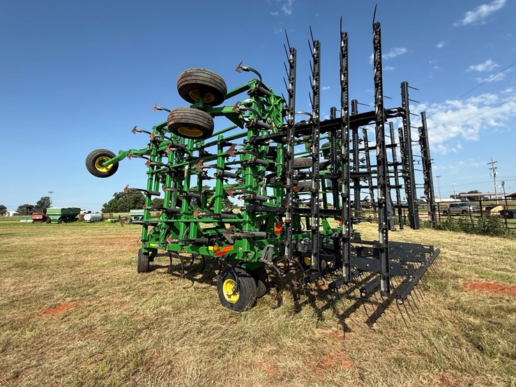 2013-john-deere-2210-image-25