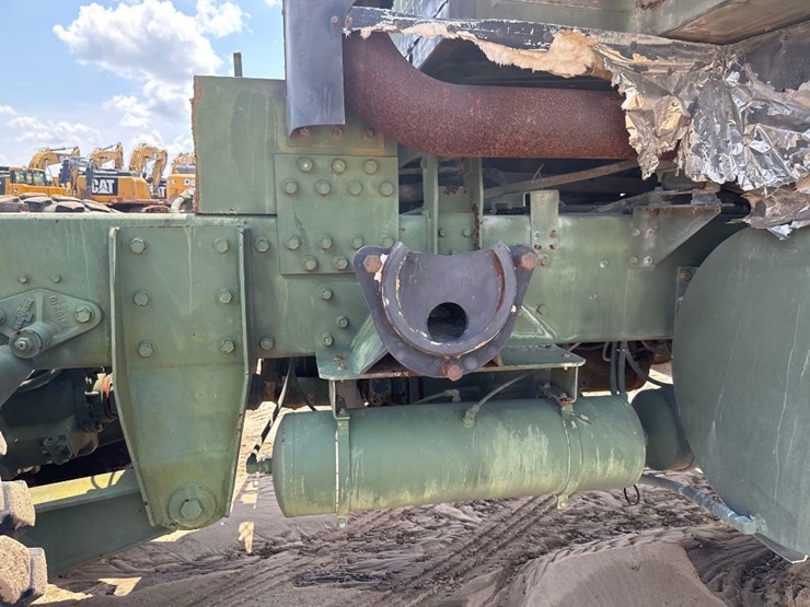 2000-oshkosh-m1070-image-23