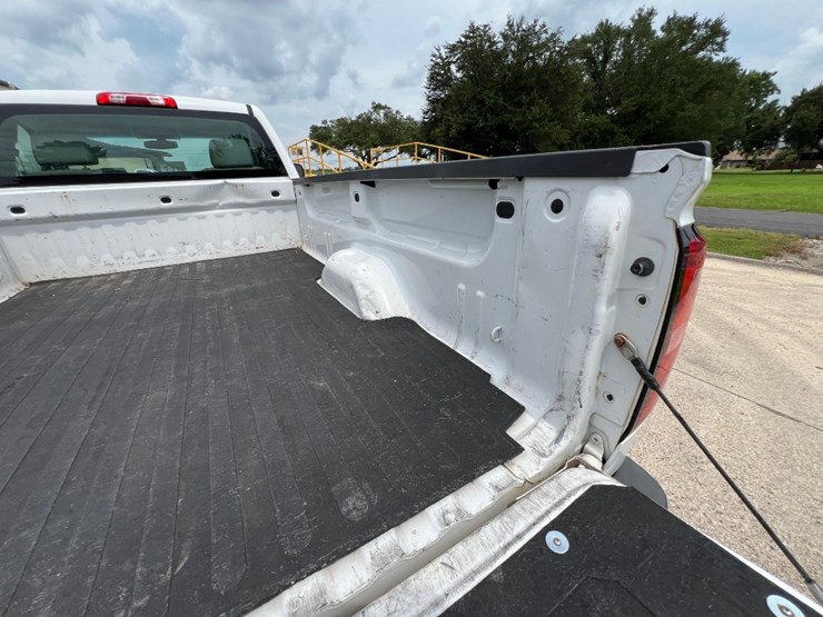 2015-chevrolet-silverado-2500hd-image-44