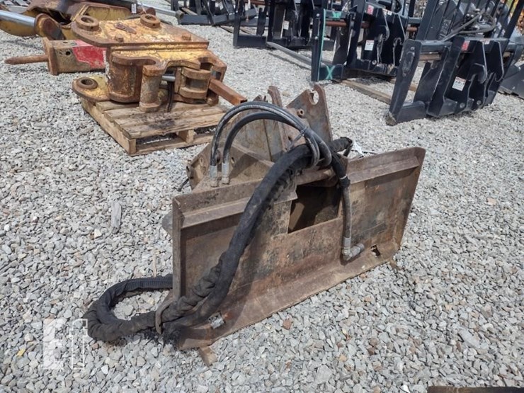 bobcat-2560-breaker-image-2