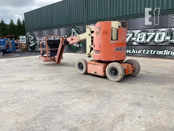 2005-jlg-e300ajp-image-2