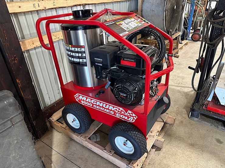 magnum-4000-gold-series-steam-cleaner-image-2
