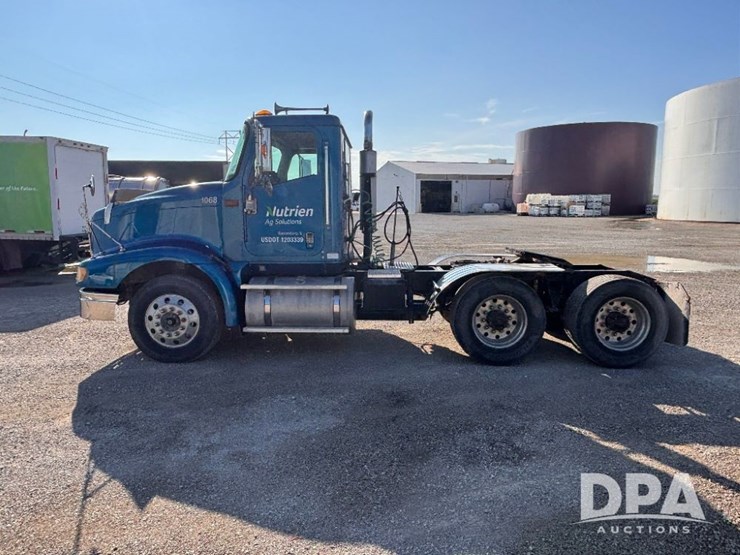 2002-ihc-9400i-day-cab-truck-(gp10940,-unit-109996)-image-12