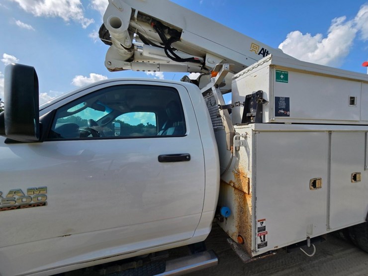 2014-dodge-ram-5500-image-2