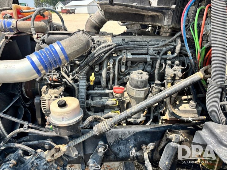 2016-kenworth-t880-image-63