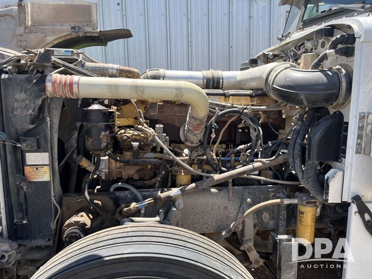 2000-peterbilt-379-image-8