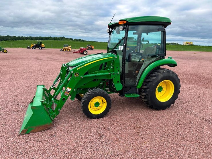 2022-john-deere-3033r-image-1