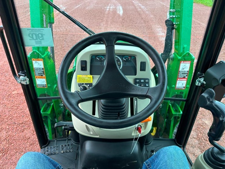 2018-john-deere-4052r-image-46