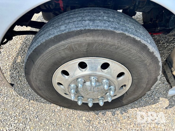 2014-kenworth-t660-image-24