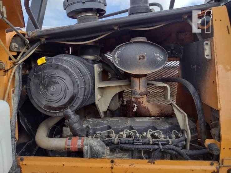 2012-case-850l-xlt-image-42