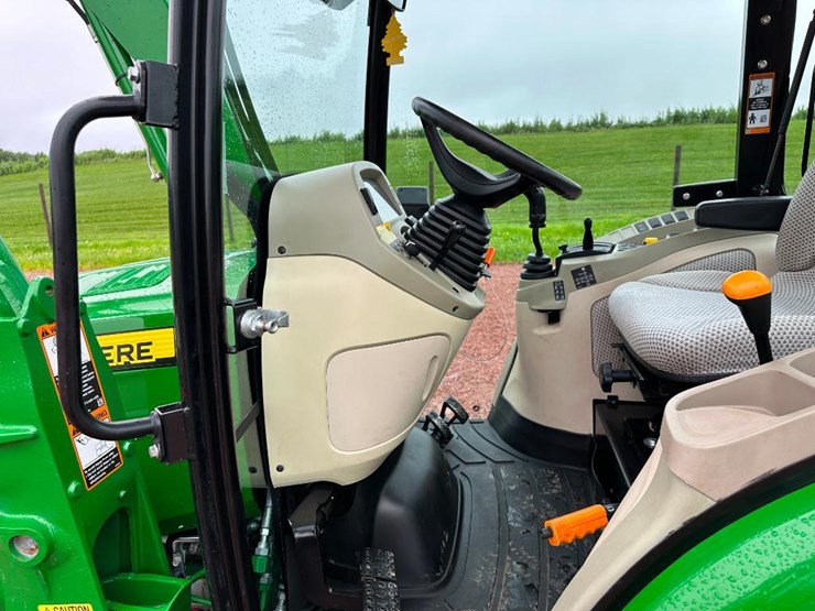 2018-john-deere-4052r-image-42