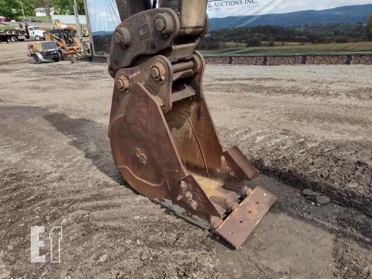 2011-kobelco-sk210-image-16