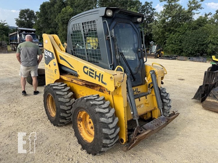 gehl-5240-image-1