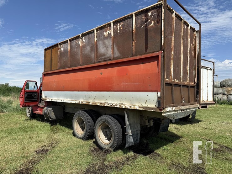 1975-ford-f750-image-6