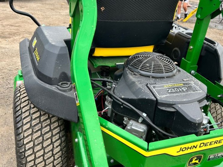 2022-john-deere-720-image-3
