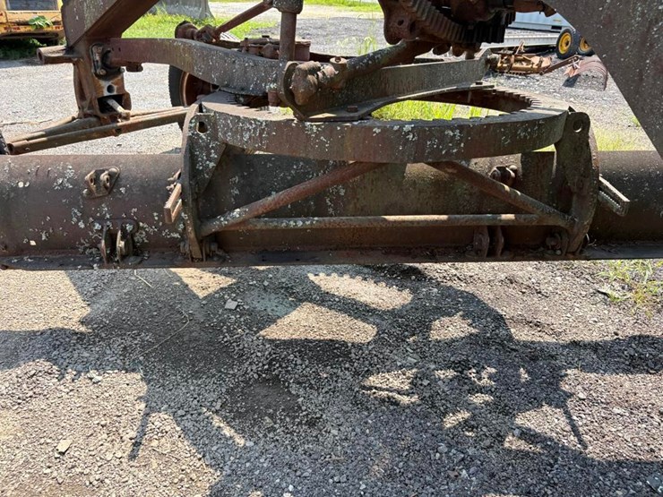 caterpillar-2wd-gator-image-12