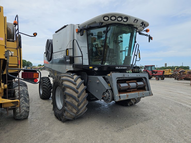 2009-gleaner-a76-image-30