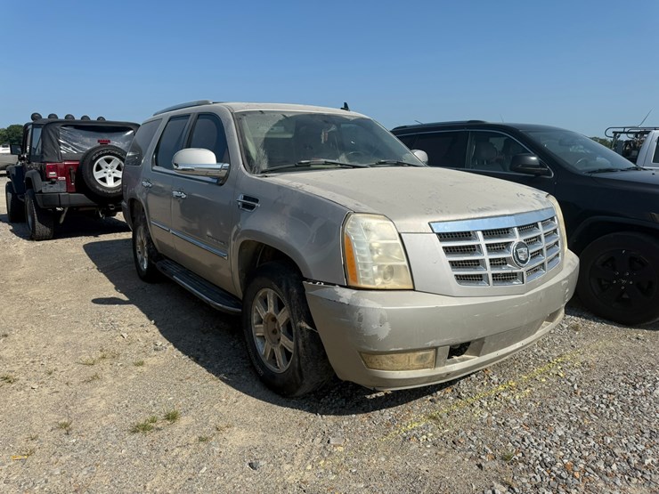 2007-cadillac-escalade-image-2