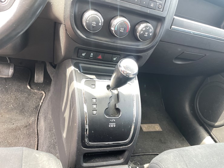 2011-jeep-compass-image-31