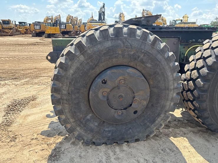 2000-oshkosh-m1070-image-16