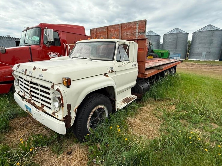 1974-ford-f750-image-1