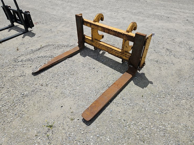 #201819-•-jrb-wheel-loader-forks-image-4