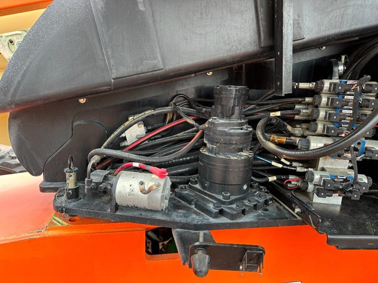 2008-jlg-600s-image-37