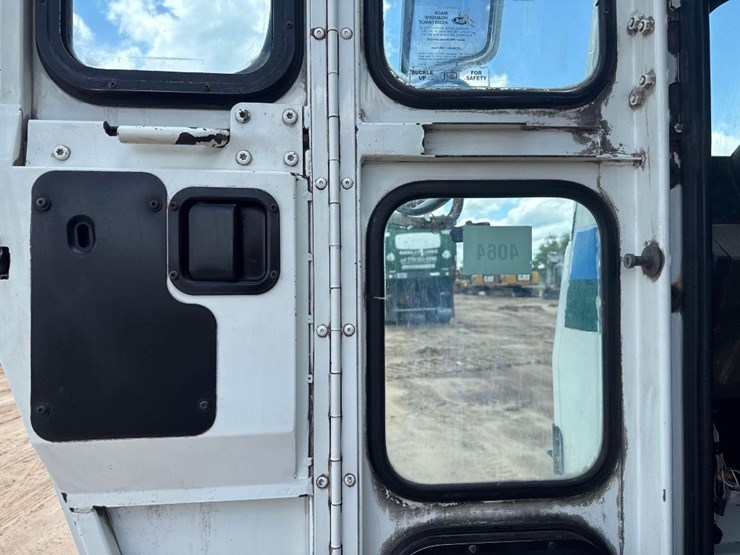 2013-mack-leu633-image-25