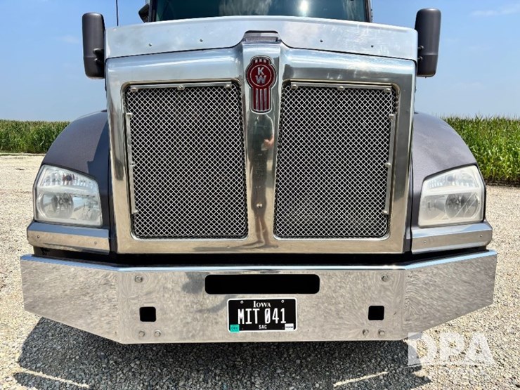 2016-kenworth-t880-image-18