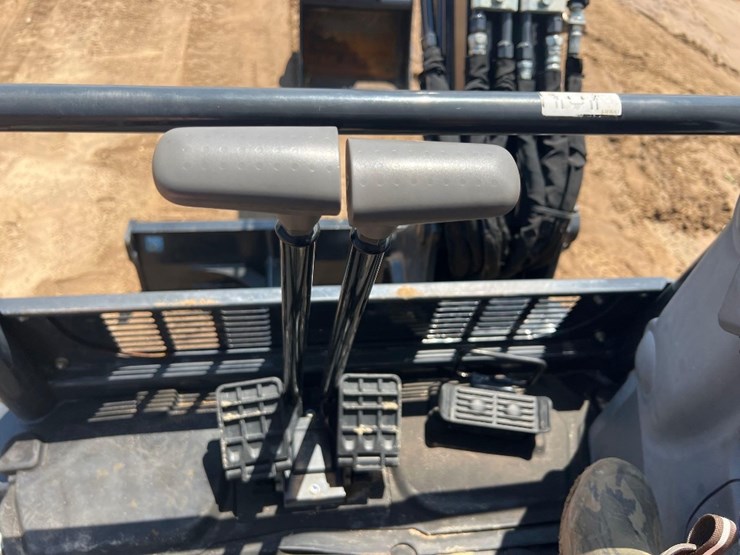 2023-deere-30g-image-34