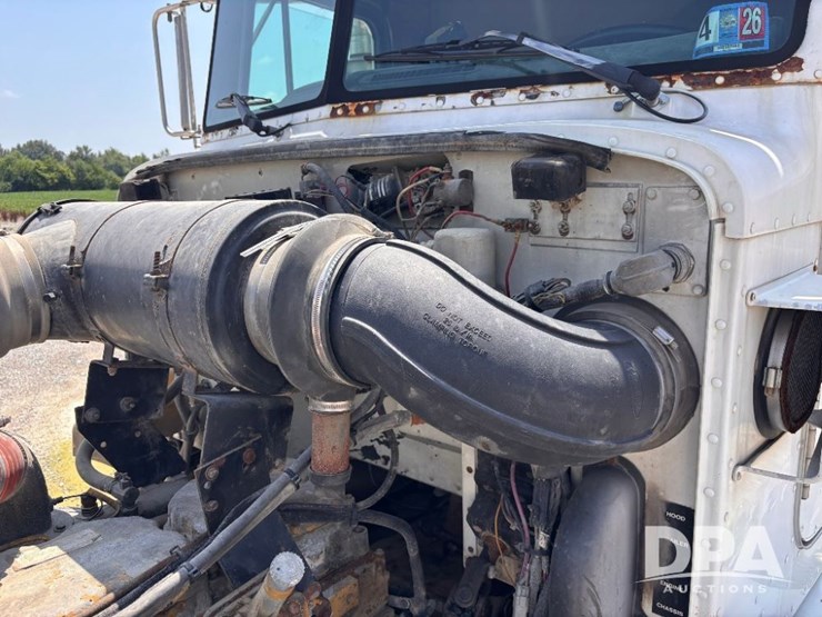 1996-peterbilt-377-image-59