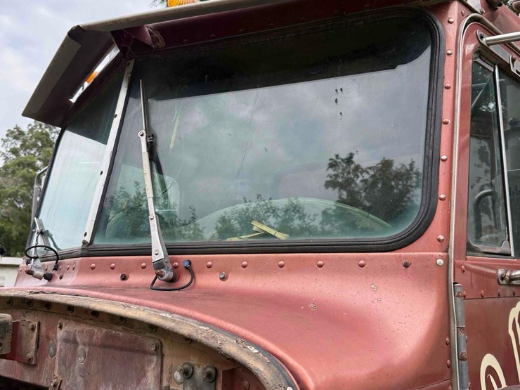 1987-peterbilt-359-image-13