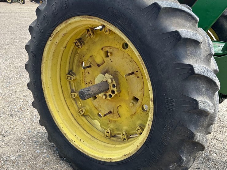 john-deere-3020-image-7