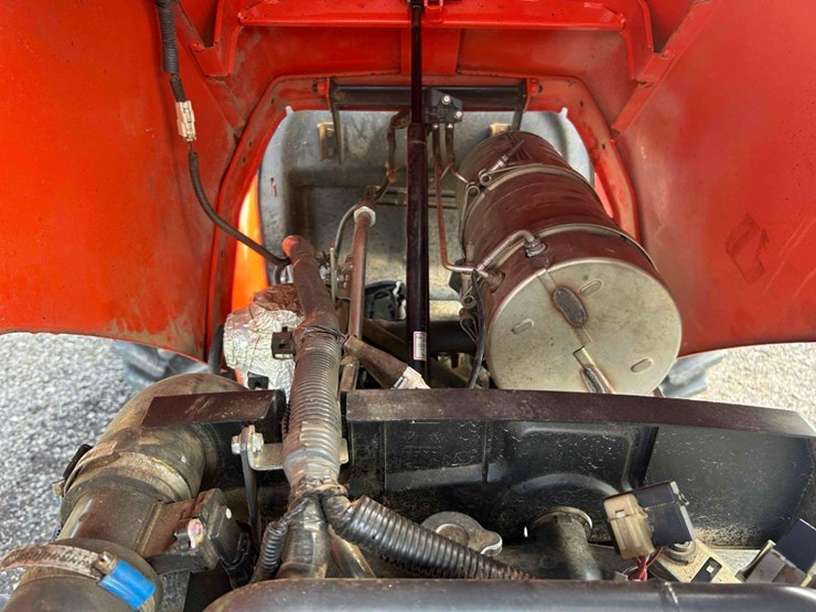 2015-kubota-m5660su-image-9