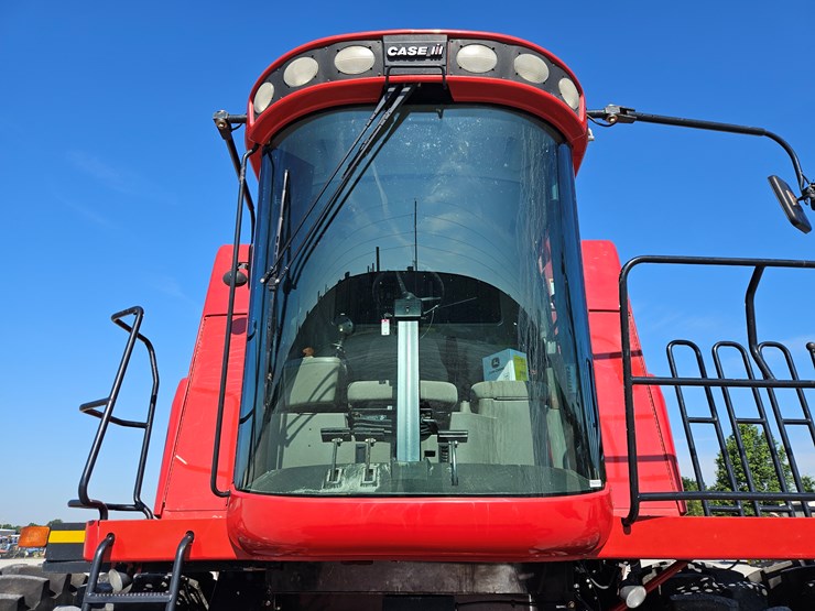 2009-case-ih-6088-image-4