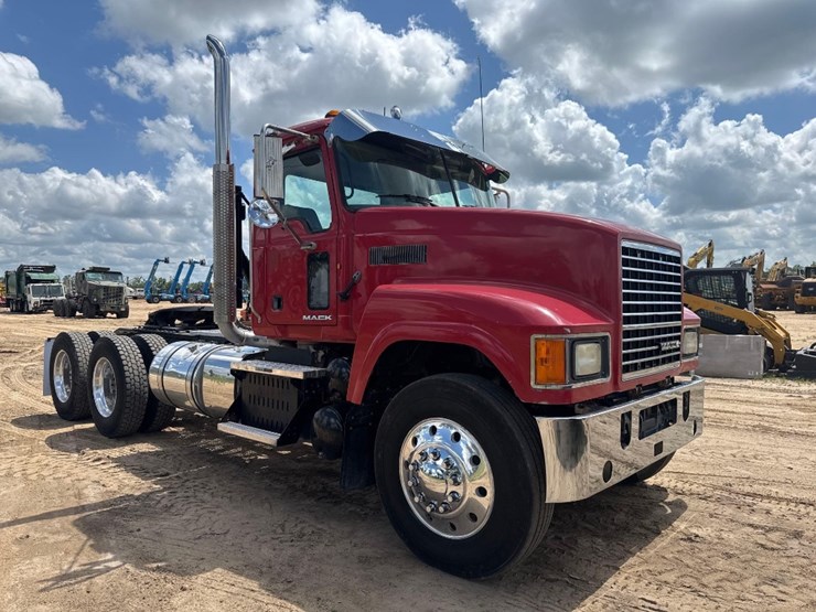 2012-mack-ch613-image-4