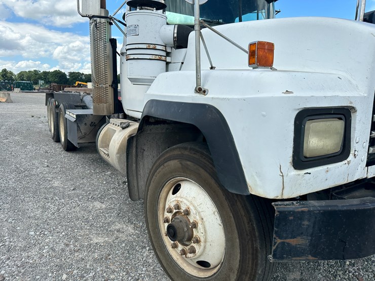 1999-mack-rd688s-image-41