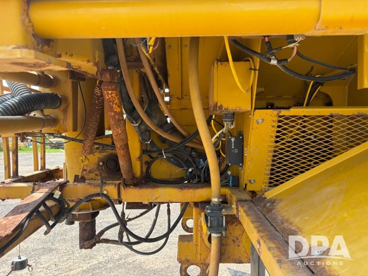 2006-john-deere-8-image-25