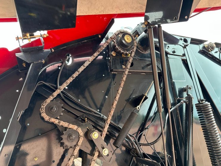 2019-case-ih-rb465-image-30