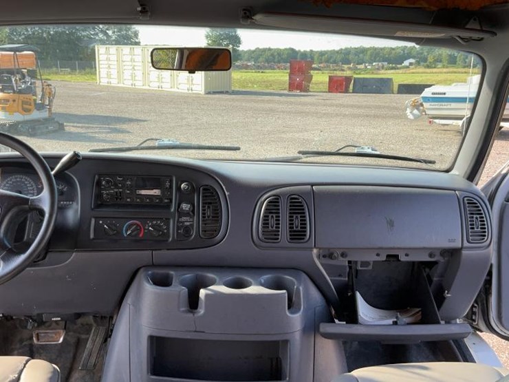 2000-dodge-ram-van-image-38