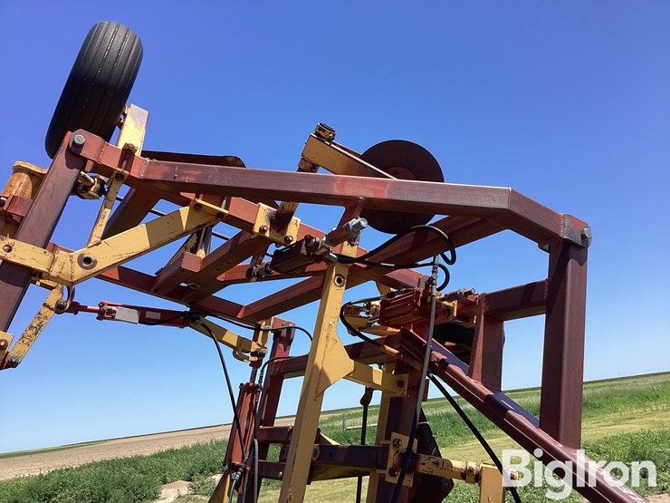 1981-versatile-noble-9600-9x6-sweep-blade-plow-image-15
