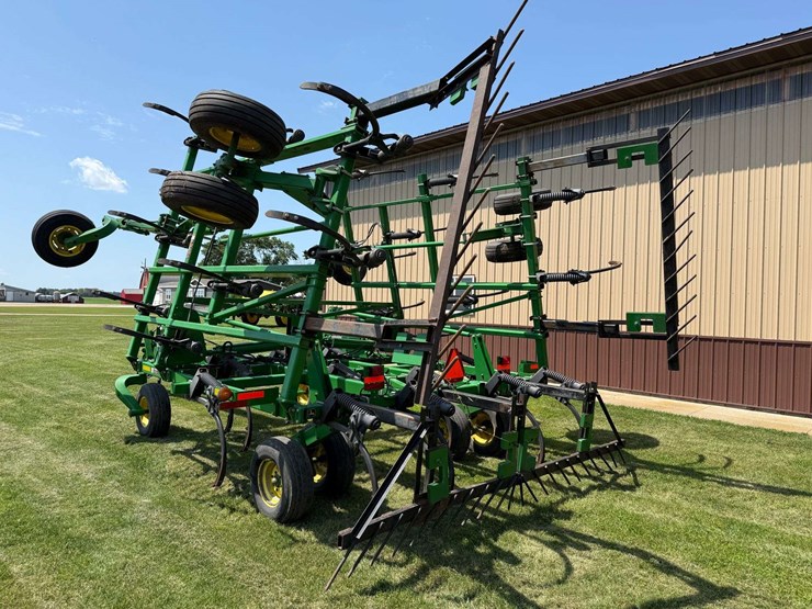 2011-john-deere-2410-image-6
