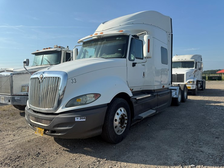 2010-international-prostar-image-1