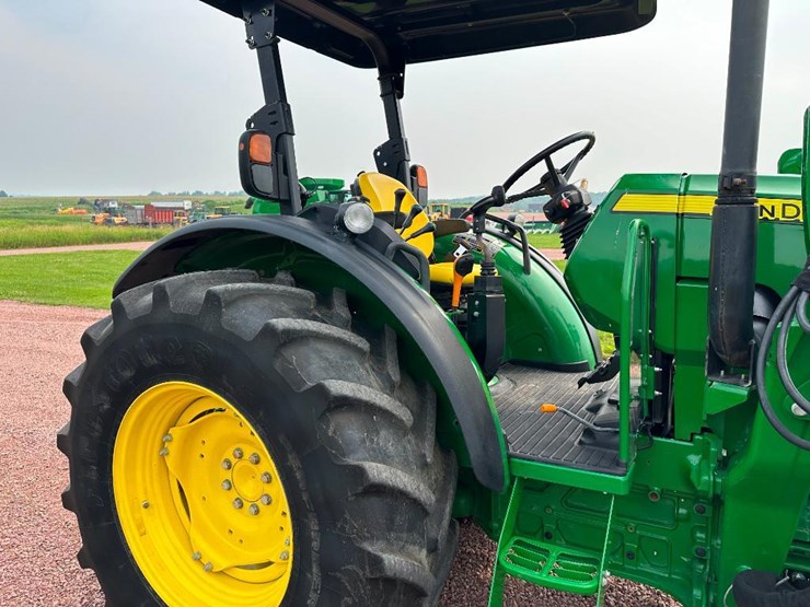 2018-john-deere-5075m-image-25