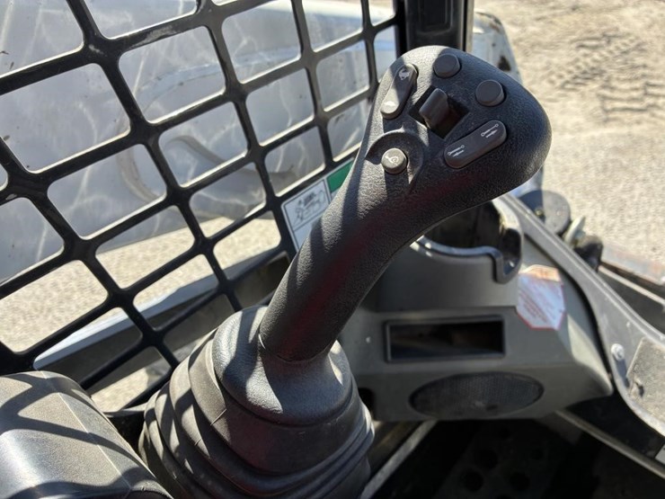 2021-bobcat-s590-image-12